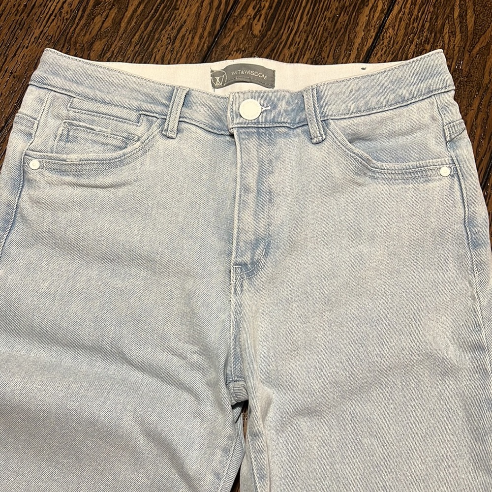 Wit & wisdom light wash cropped jeans size 8 - Picture 2 of 5